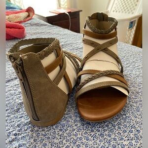 Brand new sandals 11 Maurices